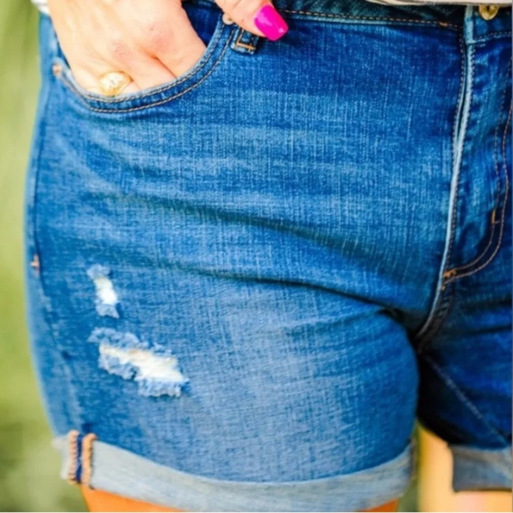 🟠NWT SPECIAL A Robin Distressed Jean Shorts in Dark Denim SMALL